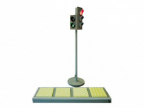 Электрифицированная модель транспортного и пешеходного светофоров на стойке и основании с "Виртуальным учителем" и с панелью образцами тактильной тротуарной плитки для слепых и слабовидящих пешеходов - «globural.ru» - Апрелевка